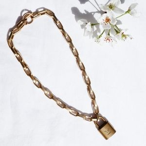 ❣️ SOLD ❣️LV Lock Chain Necklace